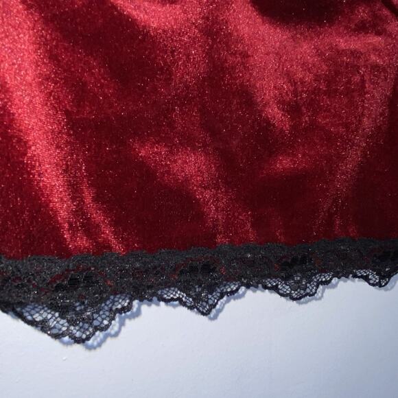 Romwe Woman's Velvet Structured Crop Top Cami SZ L Red Vamp Whimsigoth Festival - Picture 5 of 8